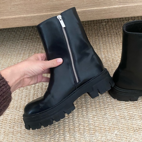 Black Lug Sole Chelsea boot - Picture 4 of 8